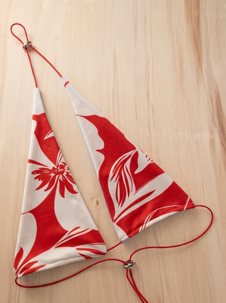 The string bikini top