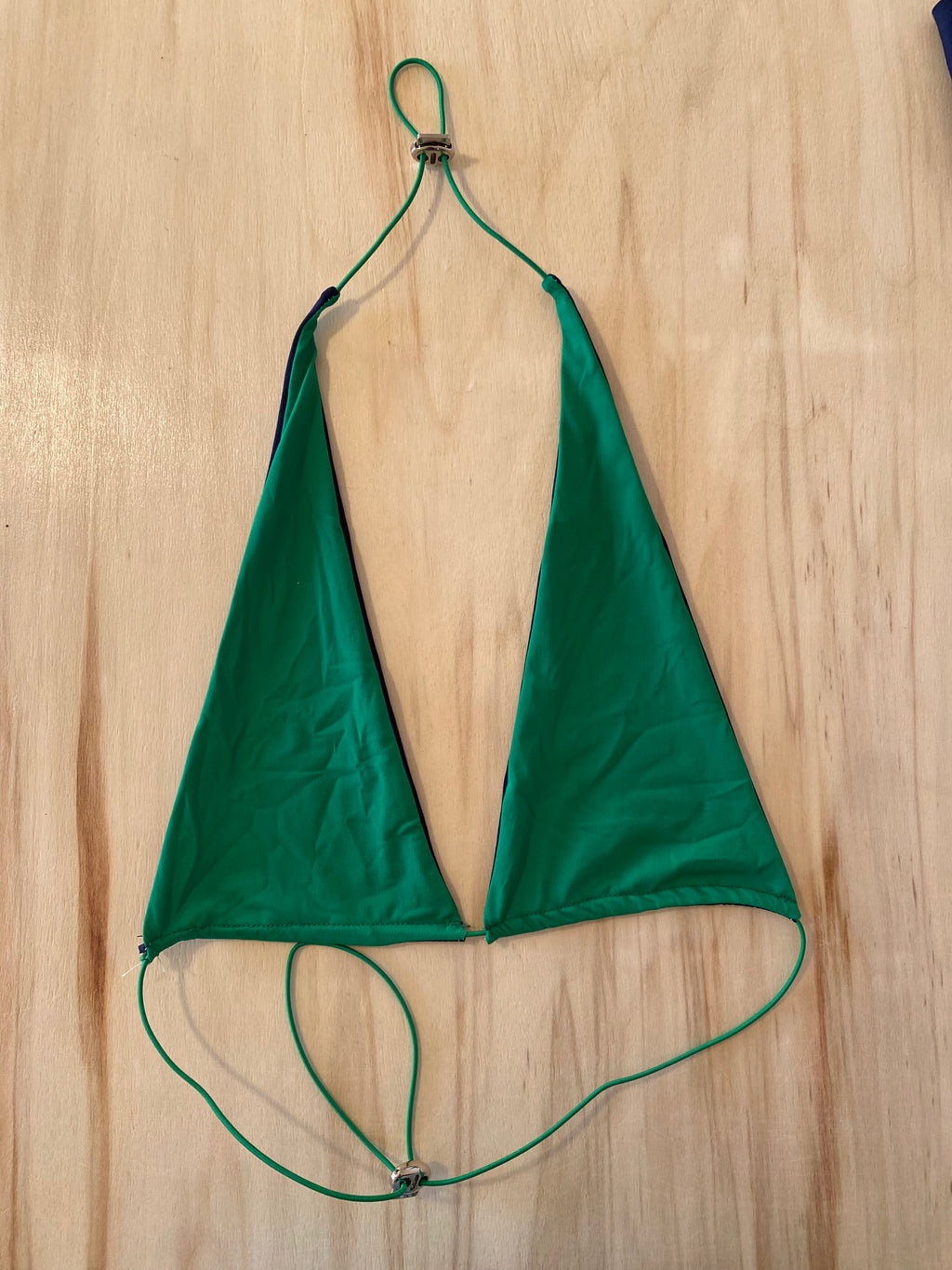 The string bikini top