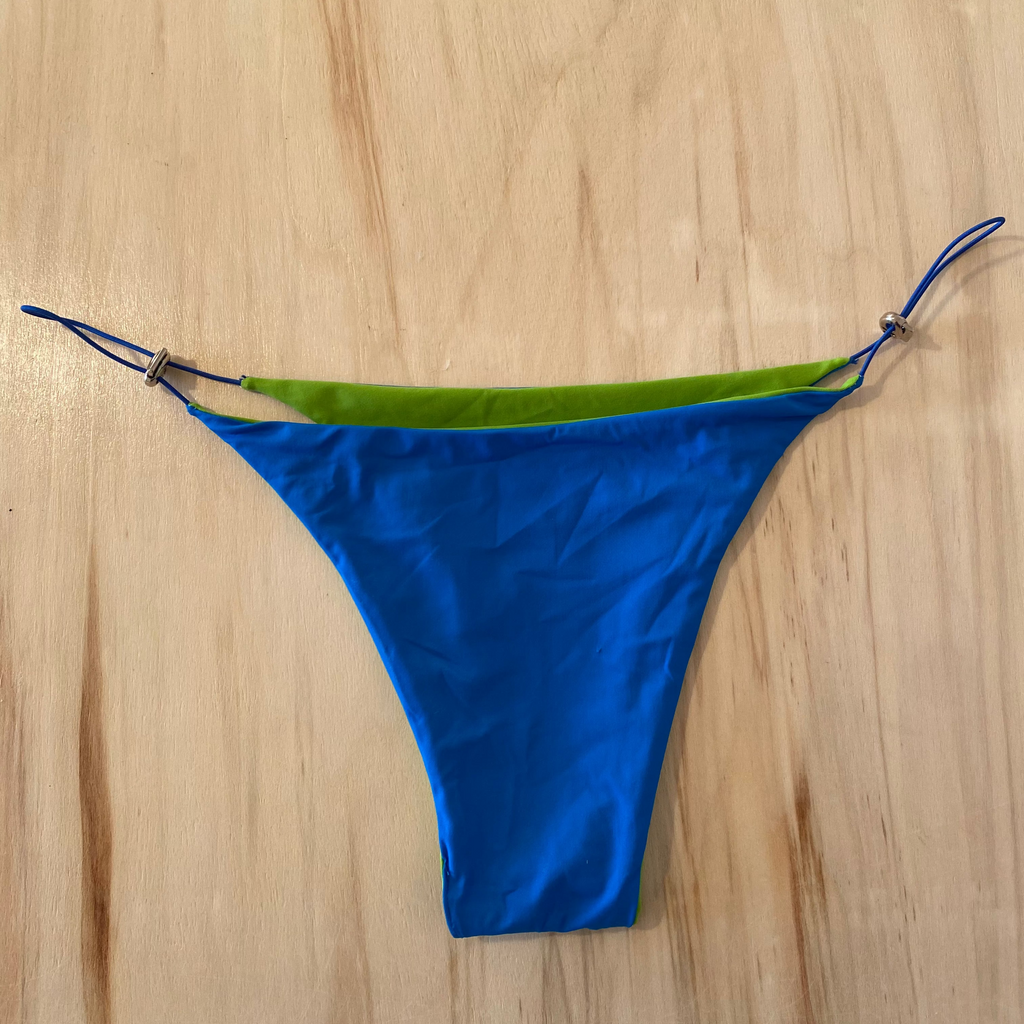 the string bikini bottom