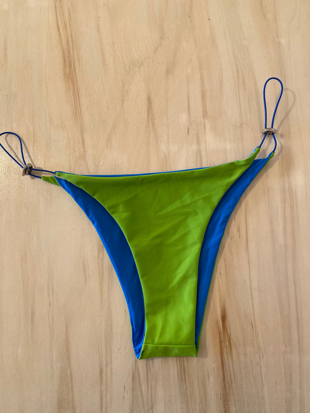 the string bikini bottom