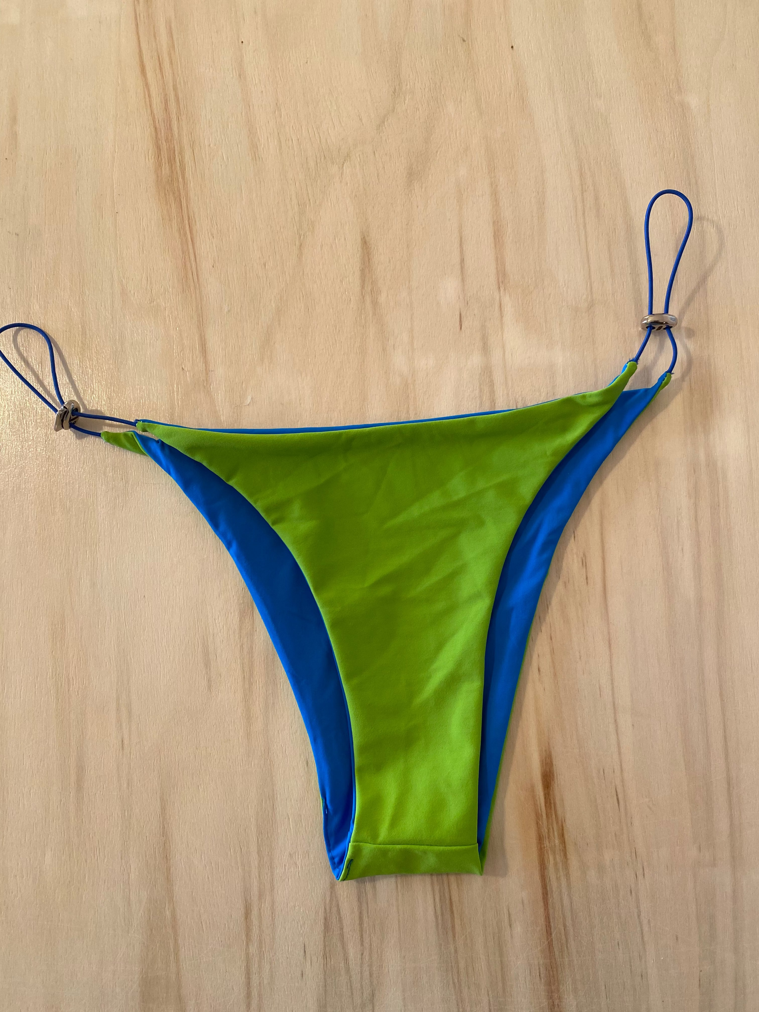 the string bikini bottom